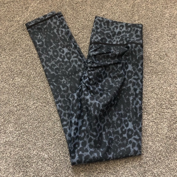Zyia Cheetah Print Scrunch Butt Leggings - Picture 1 of 5